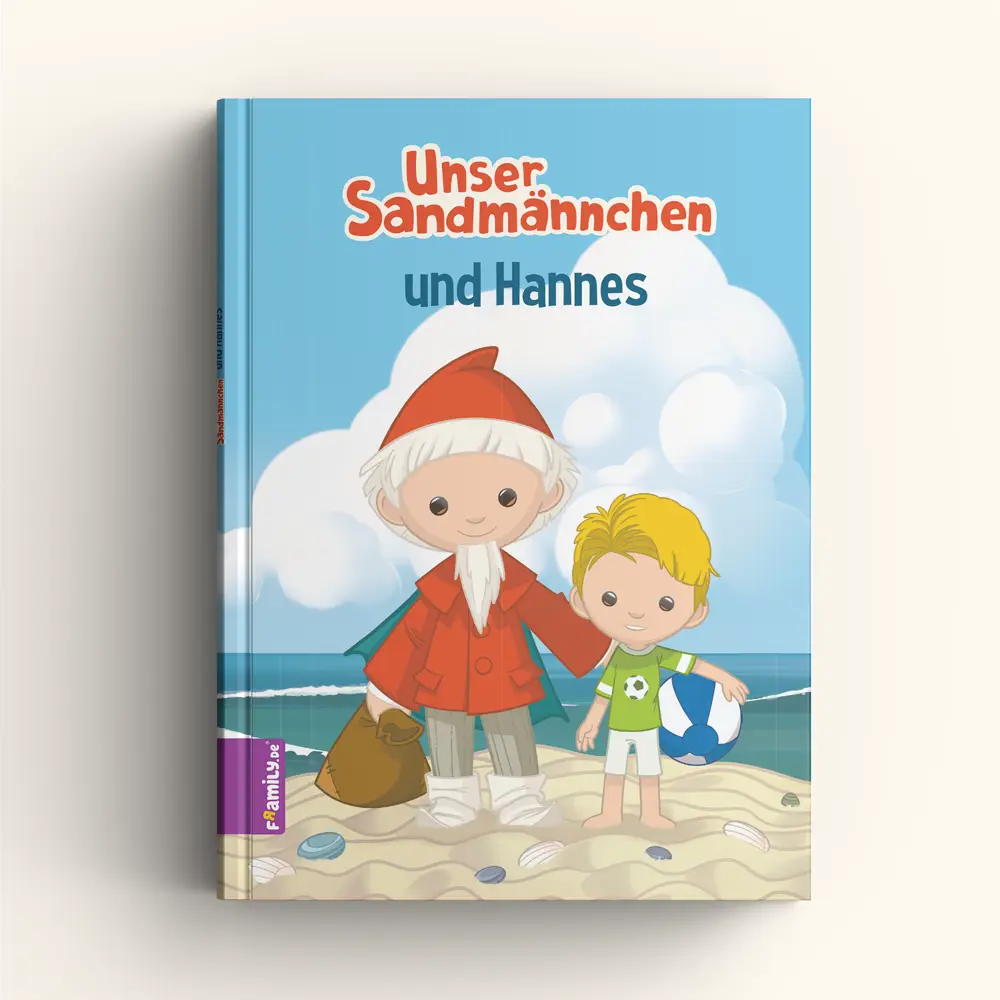 Das Kinderbuch "Das Sandmännchen und du" von Framily zeigt das beliebte Sandmännchen im roten Mantel neben einem blondem Jungen mit Ball - vor Meer und Himmel. Eine ideale Gute-Nacht-Geschichte!.