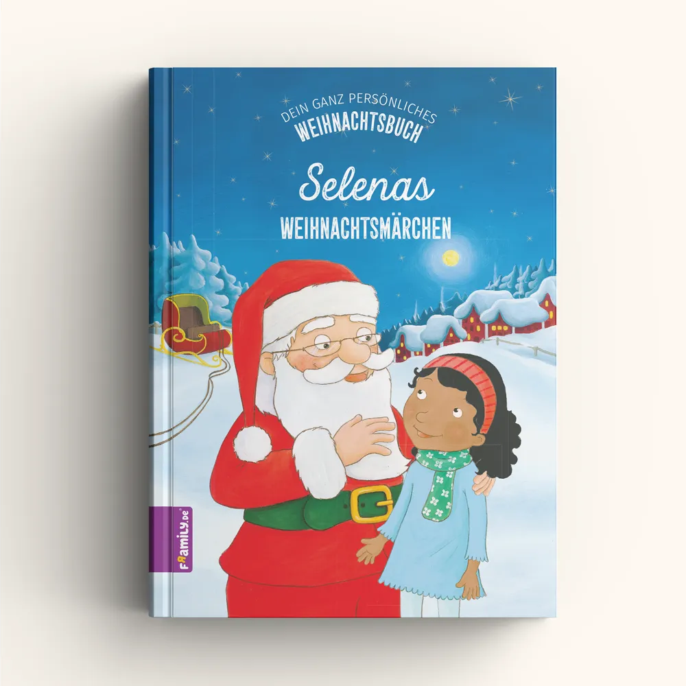 Das Cover des Weihnachtsbuches "Selenas Weihnachtsmärchen" von Framily zeigt den Weihnachtsmann neben einem Mädchen vor einer Winterlandschaft mit Schlitten und schneebedeckten Häusern.
