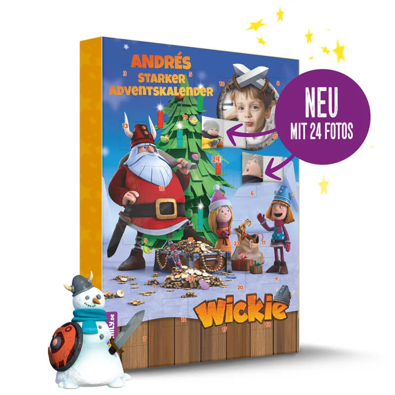 Der Wickie Adventskalender. Ein lila Pfeil zeigt auf ein offenes Fenster mit einem Kinderfoto: Neu mit 24 Fotos auf der Innenseite der Türchen.