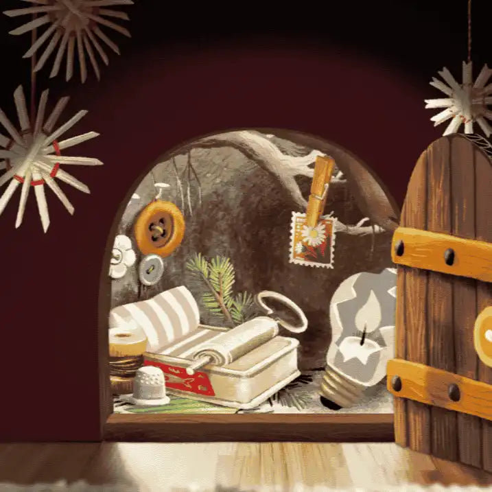 Geöffnete Wichteltür mit Blick in das Schlafzimmer des Wichtels