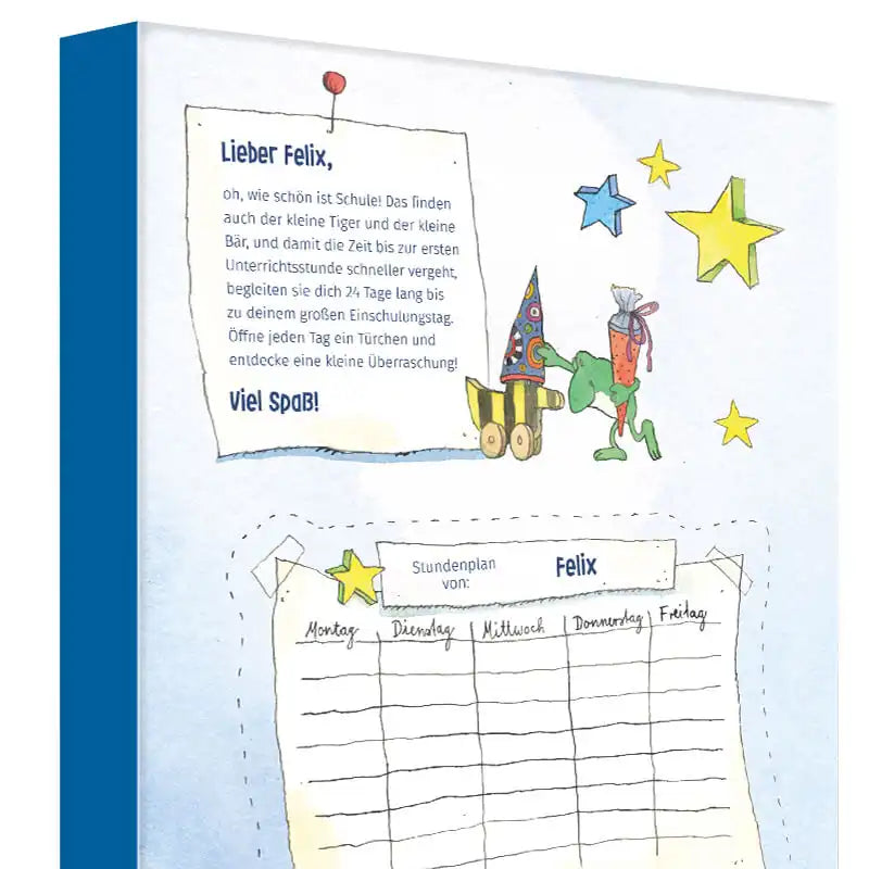 Persönliche Widmung auf der Rückseite des Janosch Countdown-Schulstart-Kalenders von Framily: "Willkommen Felix zur Einschulung". Zusätzlich ein ausschneidbarer Stundenplan, um den Schulanfang zu organisieren.