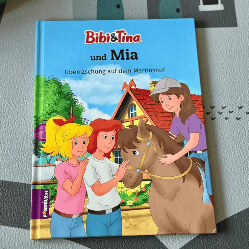 Buchcover von Bibi und Tina und Mia - Überraschung auf dem Martinshof