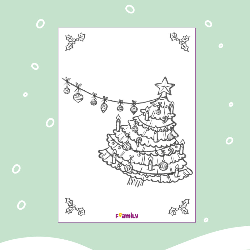 Ausmalbild zum kostenlosen Download: Eine schwarz-weiße Malvorlage eines geschmückten Weihnachtsbaums mit einem Stern an der Spitze, Kerzen und Ornamenten. Festliche Weihnachtskugeln hängen an einer Schnur.