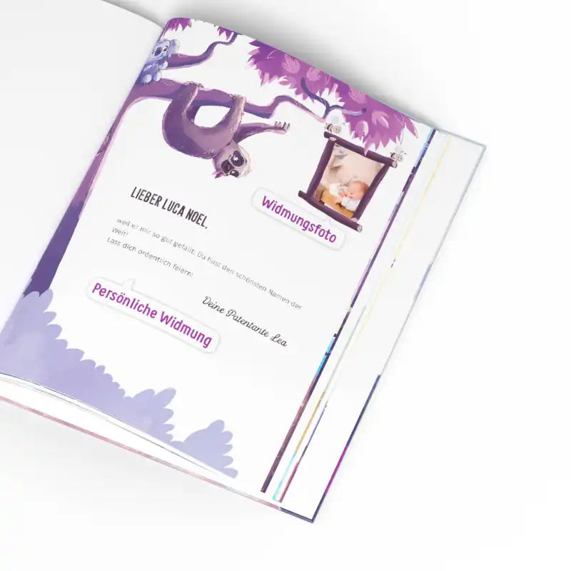 Aufgeschlagene Seite vom Namensbuch mit Persönlicher Widmung und Fotos